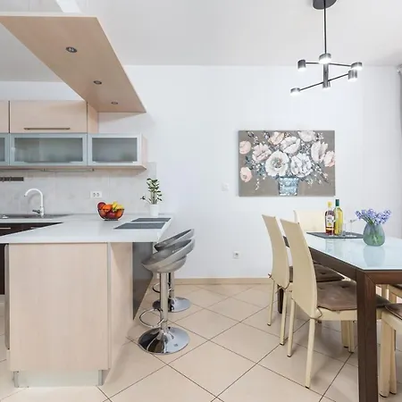 Mia Daire Tar-Vabriga